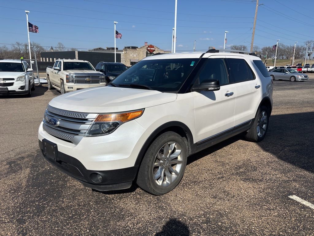 Used 2015 Ford Explorer XLT w/ Equipment Group 202A image 3