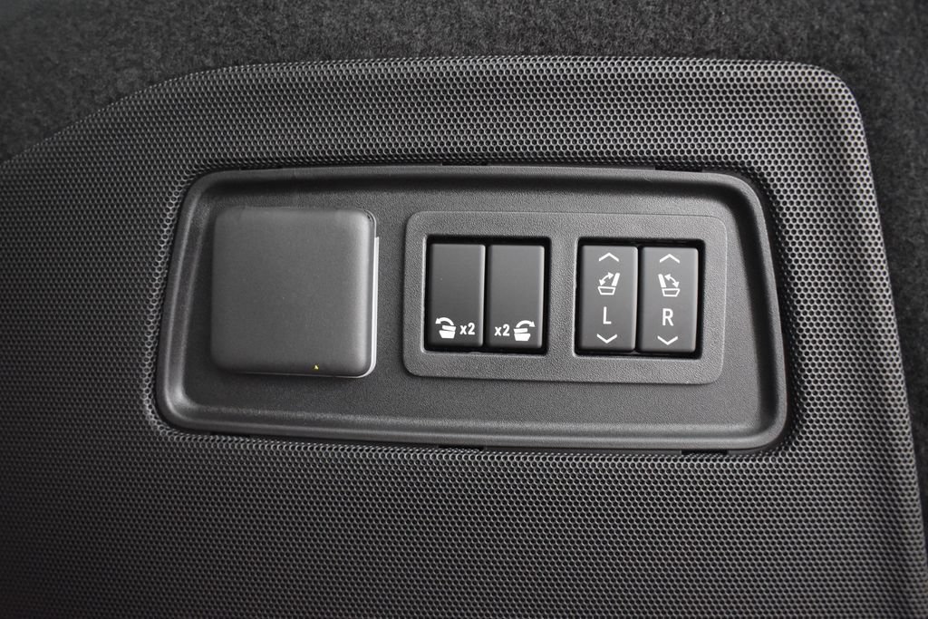 Certified 2026 Cadillac Escalade ESV Sport w/ LPO, ONYX Package AWD/4WD image 31