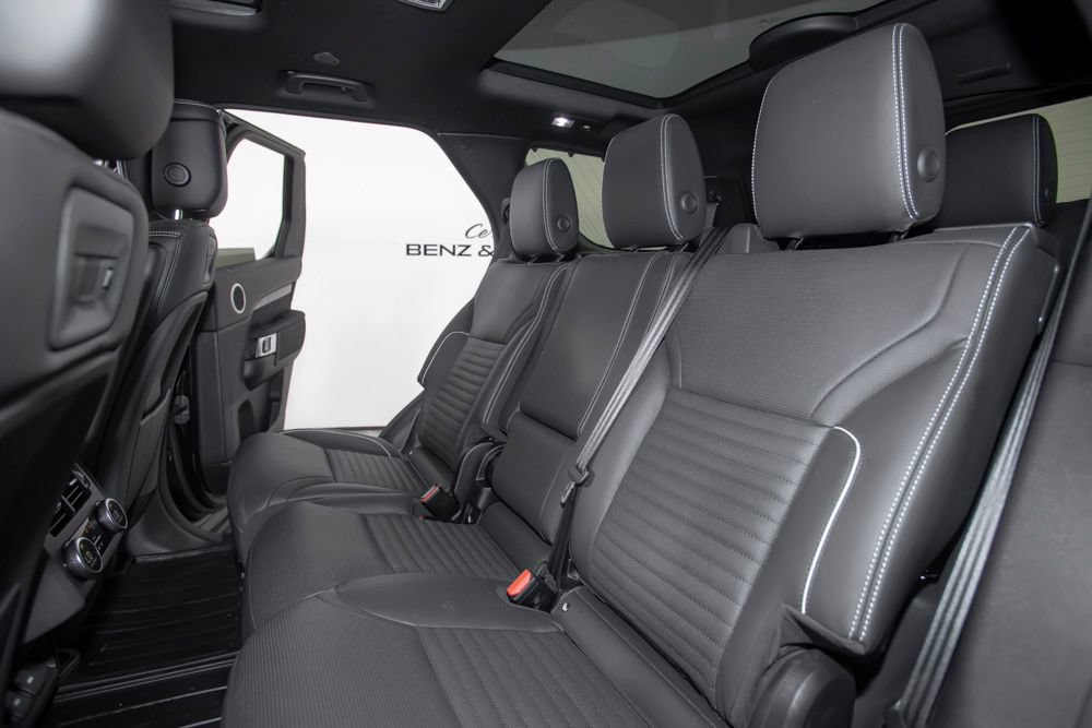 Used 2023 Land Rover Discovery HSE R-Dynamic AWD/4WD image 15
