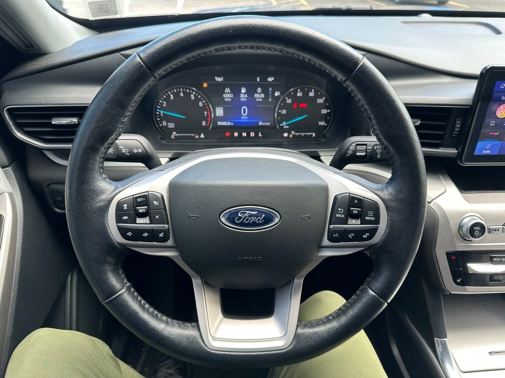 Used 2022 Ford Explorer XLT w/ Equipment Group 202A AWD/4WD image 2