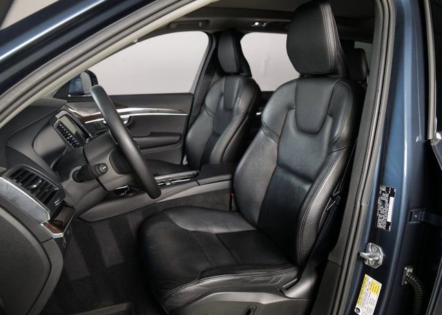 Used 2019 Volvo XC90 T5 Momentum w/ Multimedia Package image 11