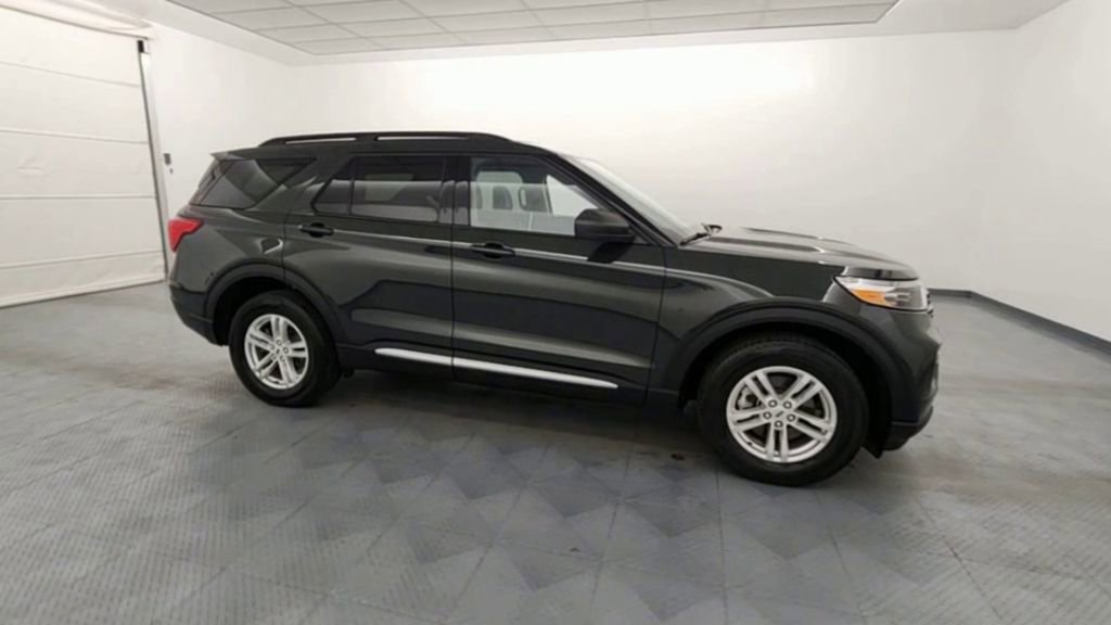 Used 2023 Ford Explorer XLT w/ Equipment Group 202A image 9