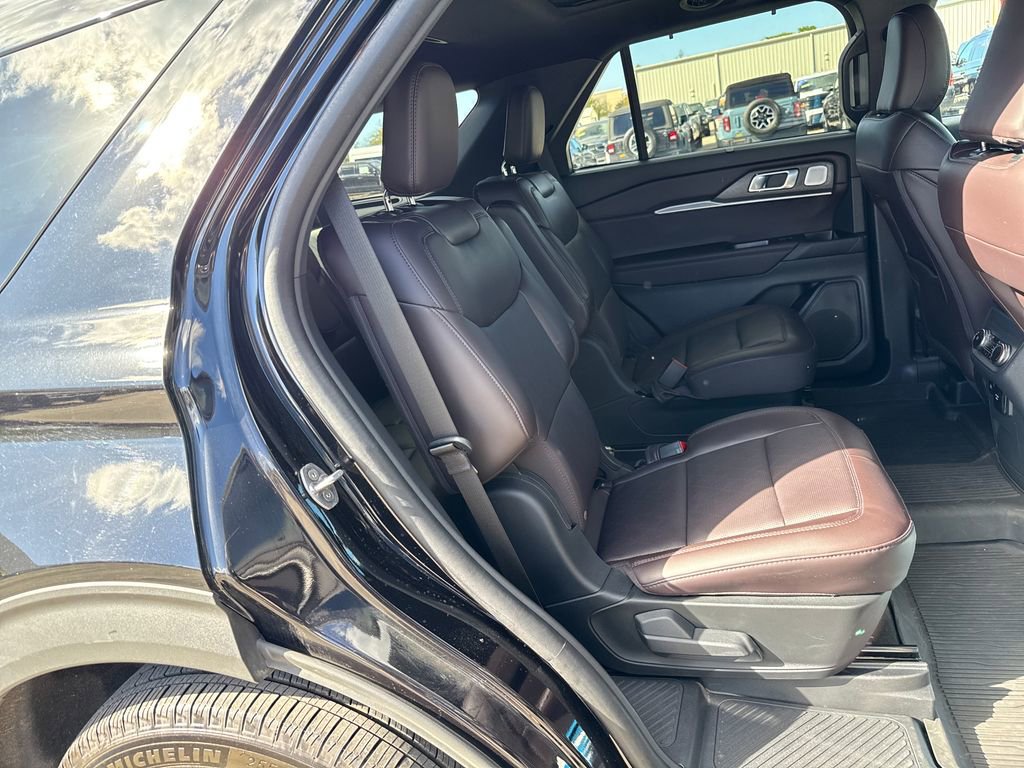 Certified 2025 Ford Explorer Platinum image 27