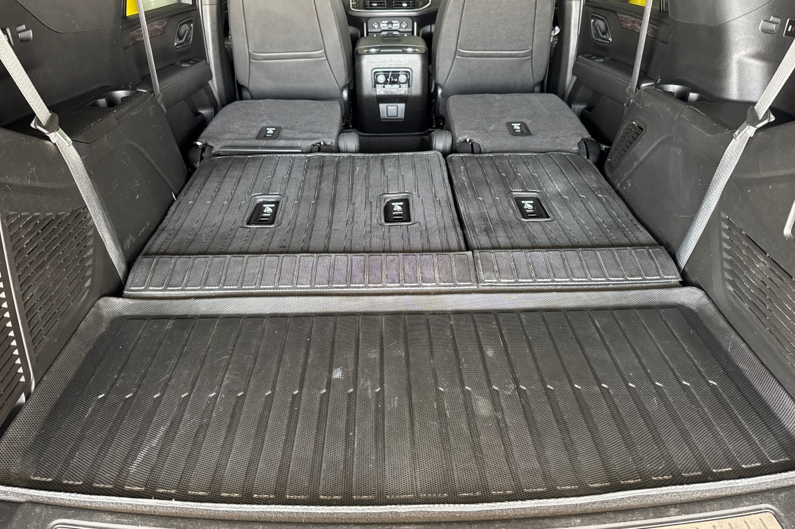 Used 2024 Chevrolet Tahoe Z71 w/ Z71 Off-Road Package AWD/4WD image 15