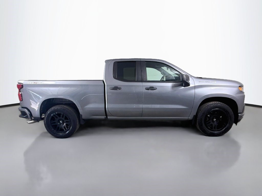Used 2020 Chevrolet Silverado 1500 Custom w/ Custom Value Package AWD/4WD image 11