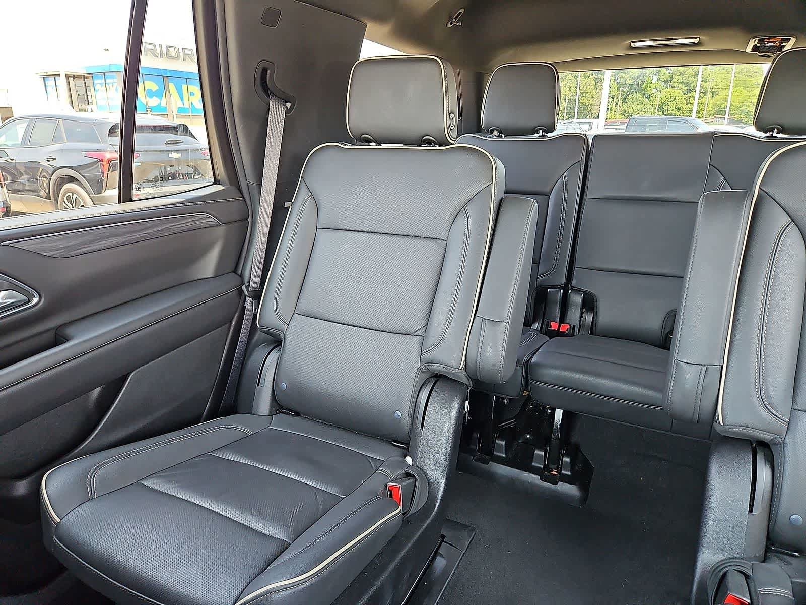 Used 2024 GMC Yukon SLT AWD/4WD image 13