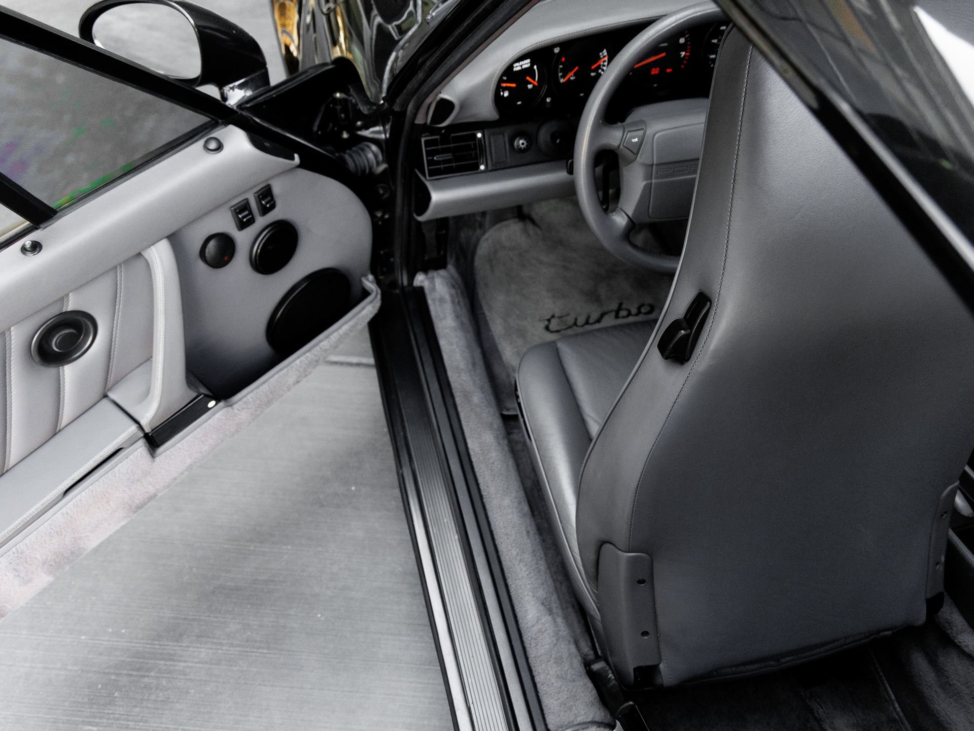 Used 1992 Porsche 911 Turbo RWD image 29