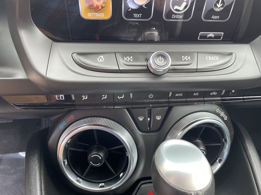 Used 2018 Chevrolet Camaro LT w/ Technology Package RWD image 11