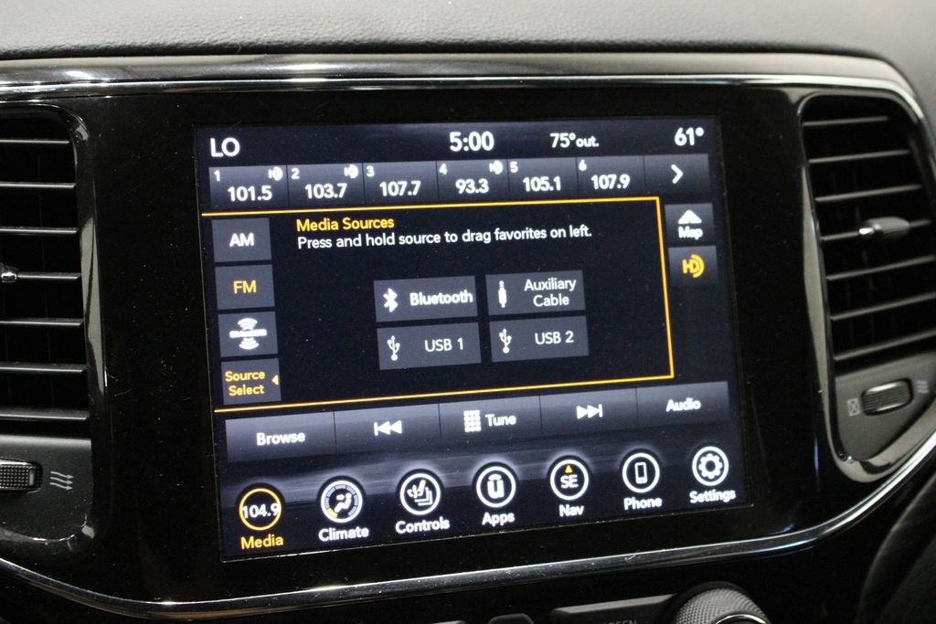 Used 2022 Jeep Grand Cherokee Laredo X image 34