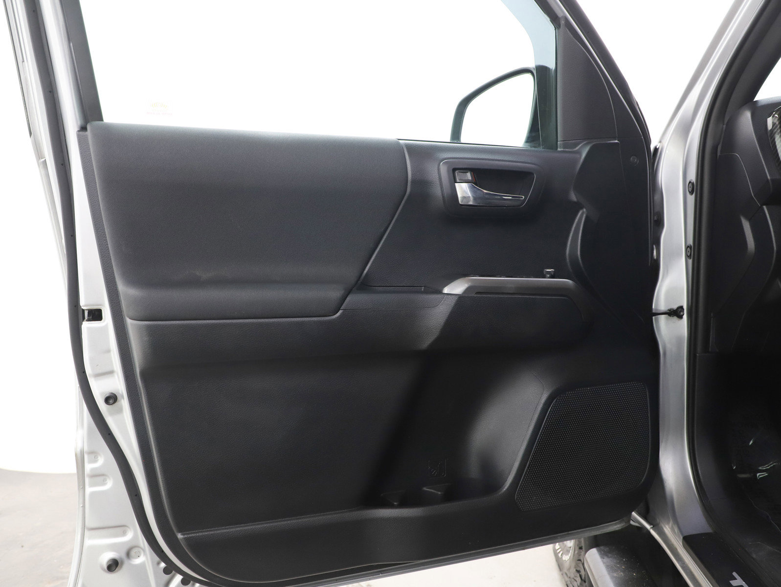 Used 2018 Toyota Tacoma TRD Sport AWD/4WD image 20