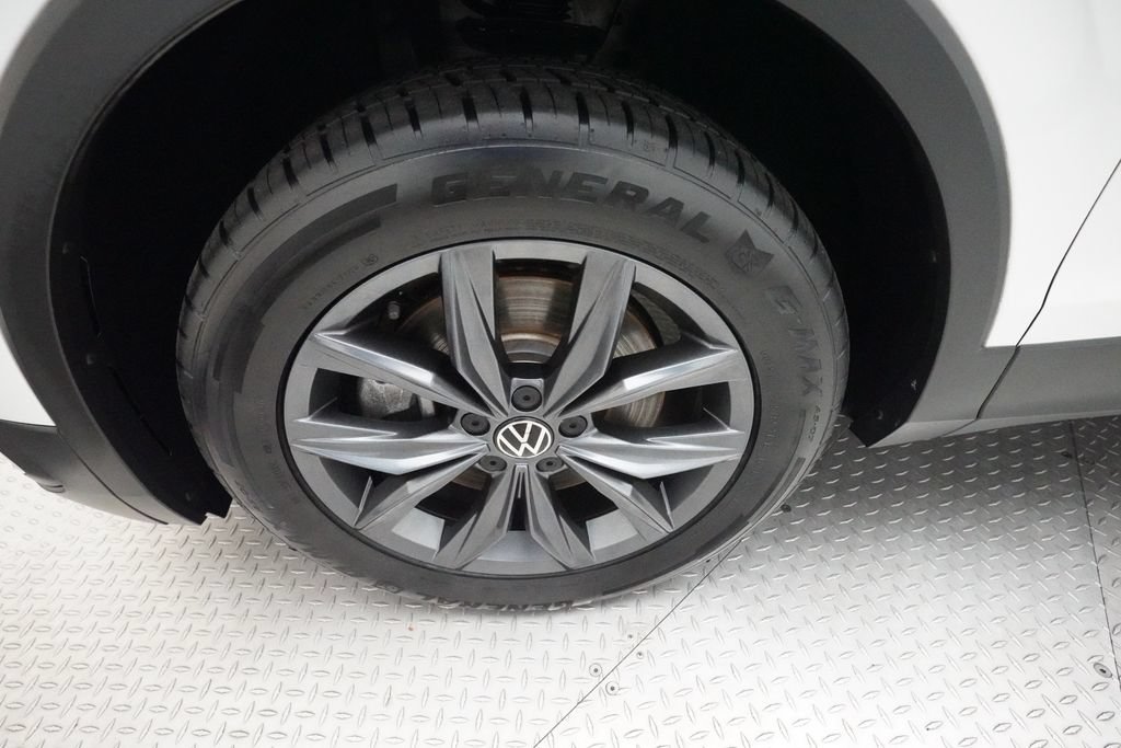 Used 2022 Volkswagen Tiguan SE AWD/4WD image 24