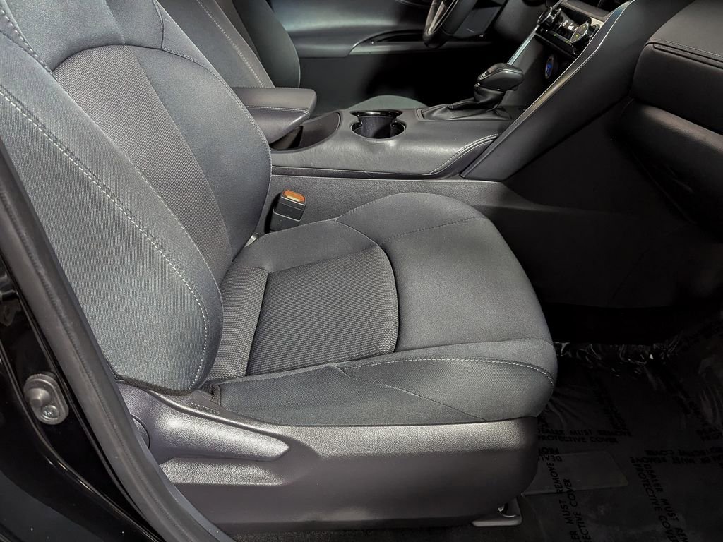 Used 2022 Toyota Venza LE image 30