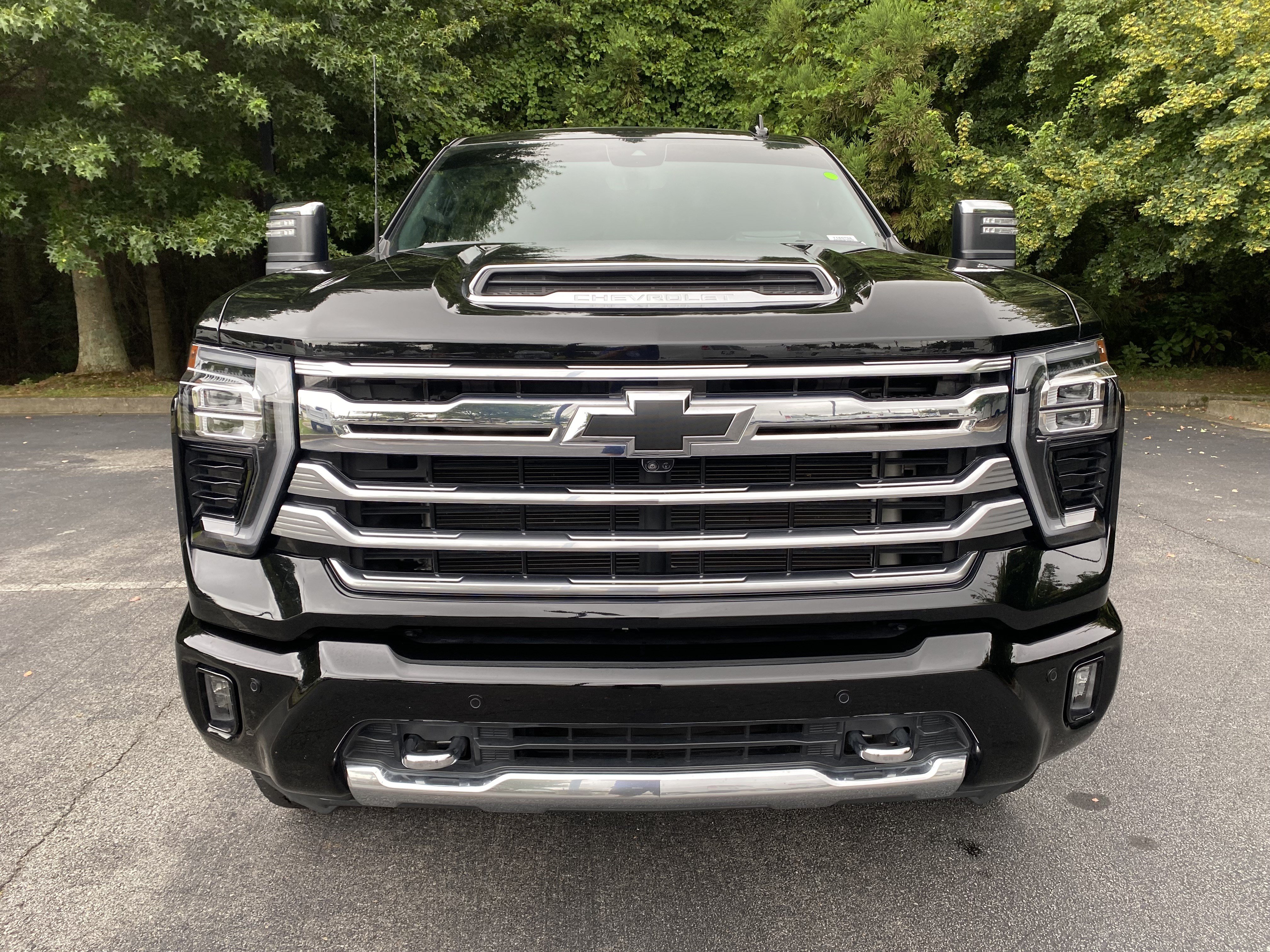 Used 2024 Chevrolet Silverado 2500 High Country w/ High Country Premium Package AWD/4WD image 3