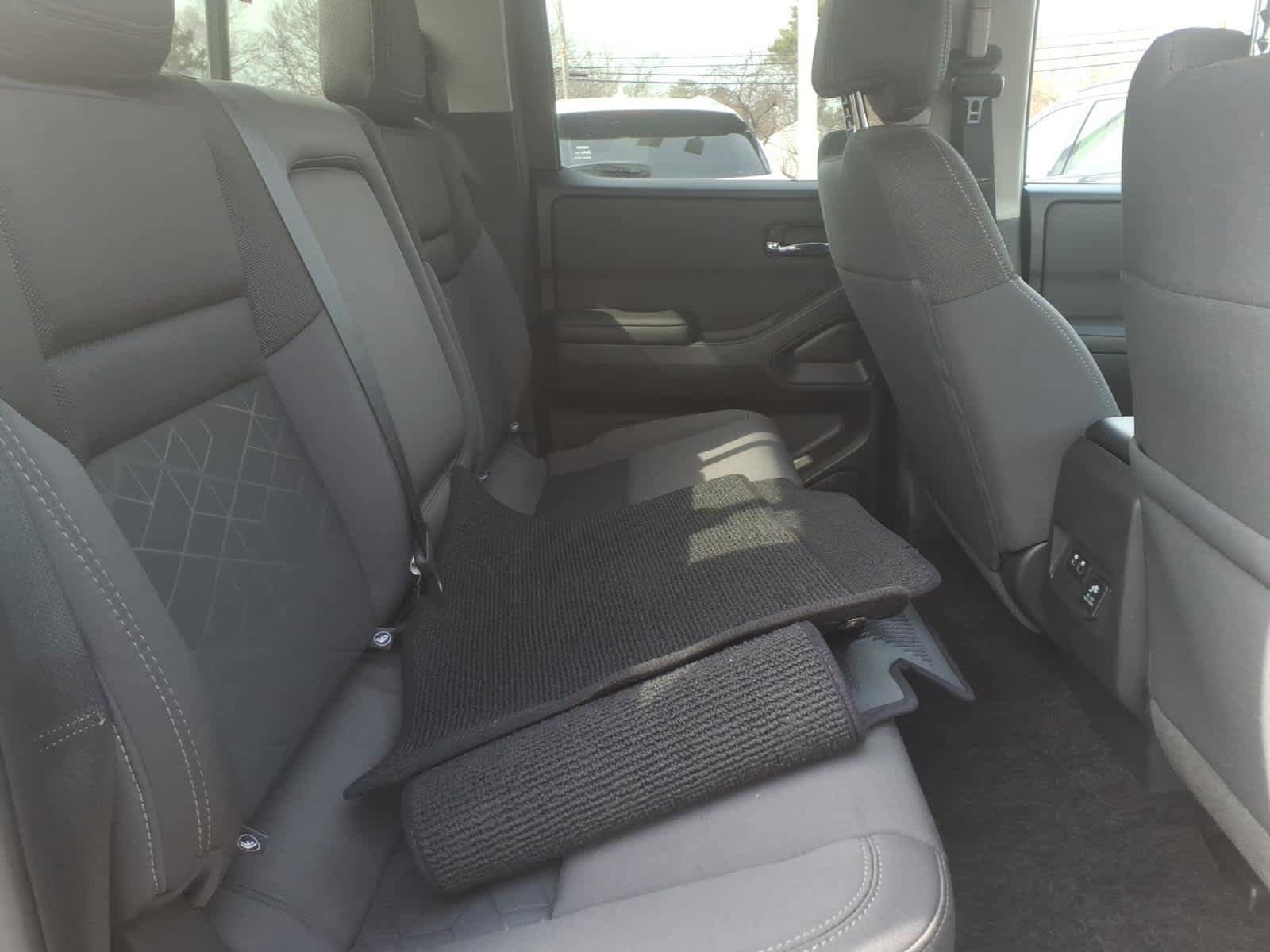 Used 2025 Nissan Frontier SV w/ SV Convenience Package image 22