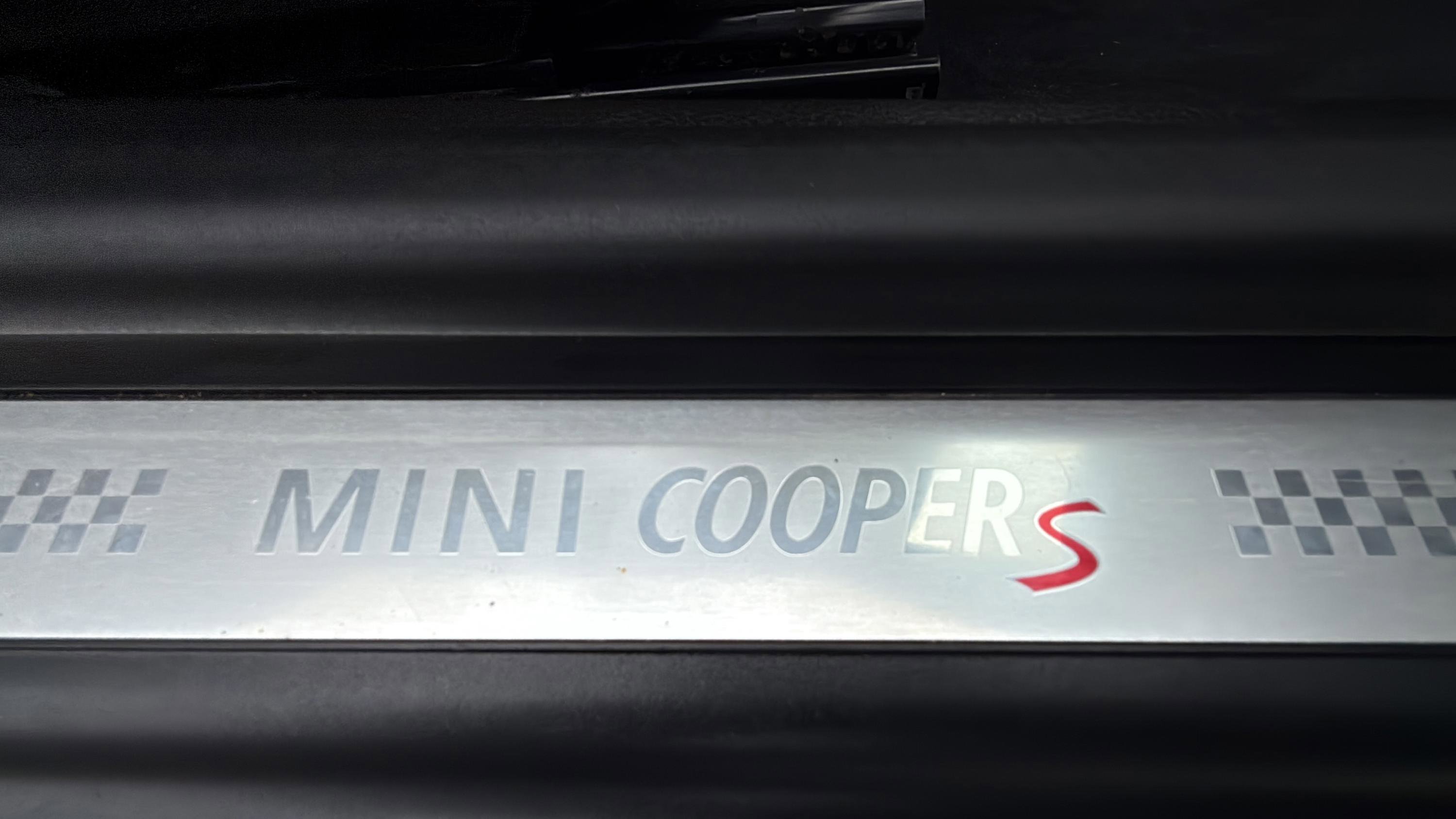 Used 2011 MINI Cooper S image 38