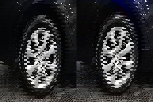 Used 2022 Toyota Corolla LE image 6