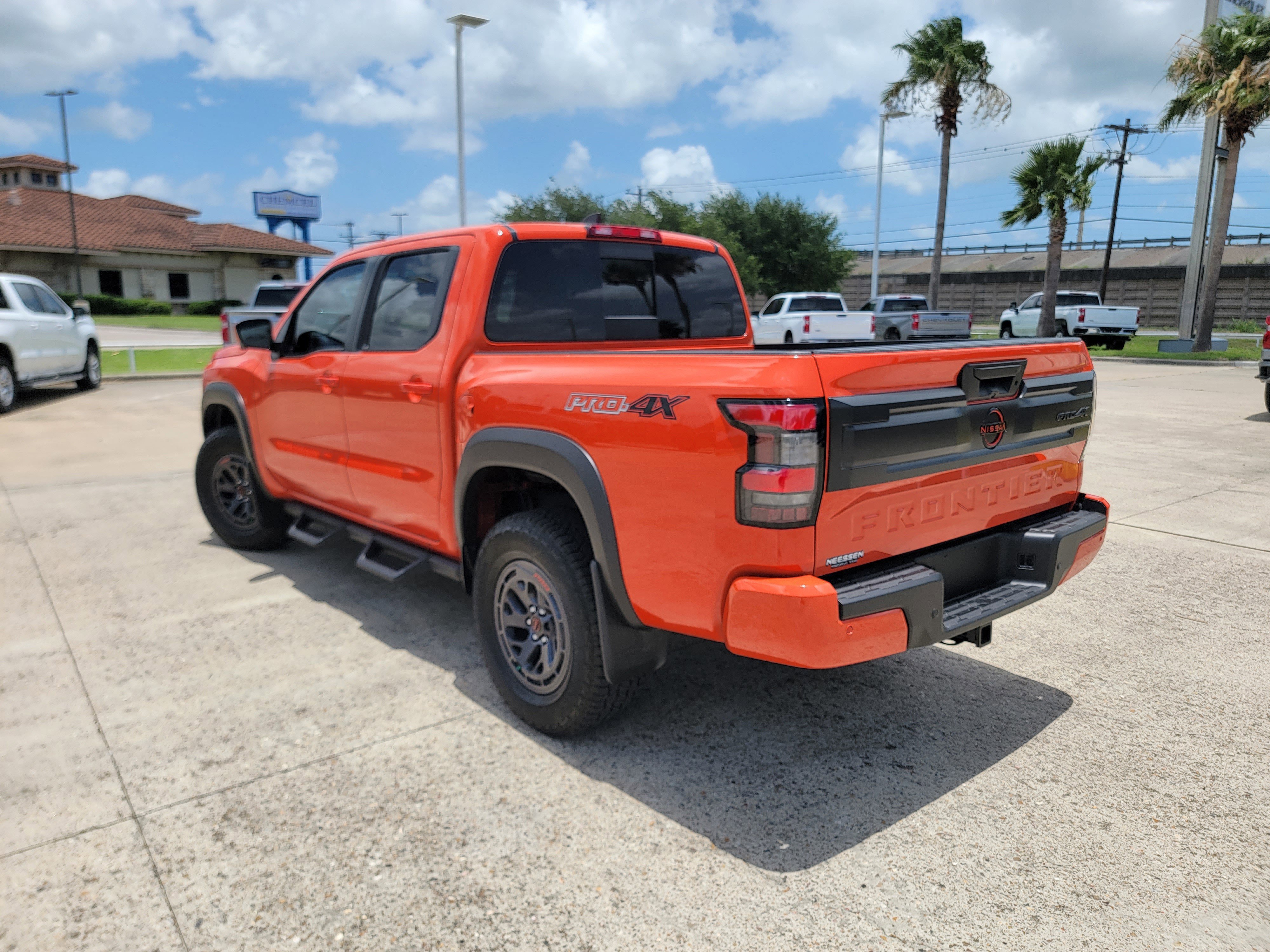 Used 2025 Nissan Frontier PRO-4X w/ Pro Convenience Package image 5