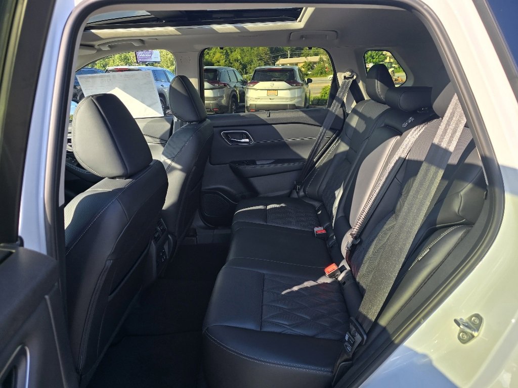 New 2026 Nissan Rogue Platinum image 12