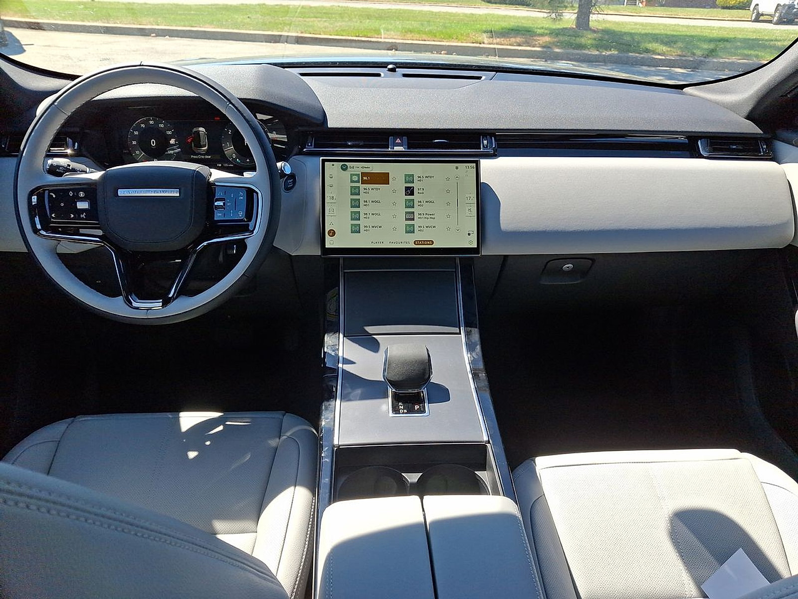 Certified 2026 Land Rover Range Rover Velar S AWD/4WD image 10