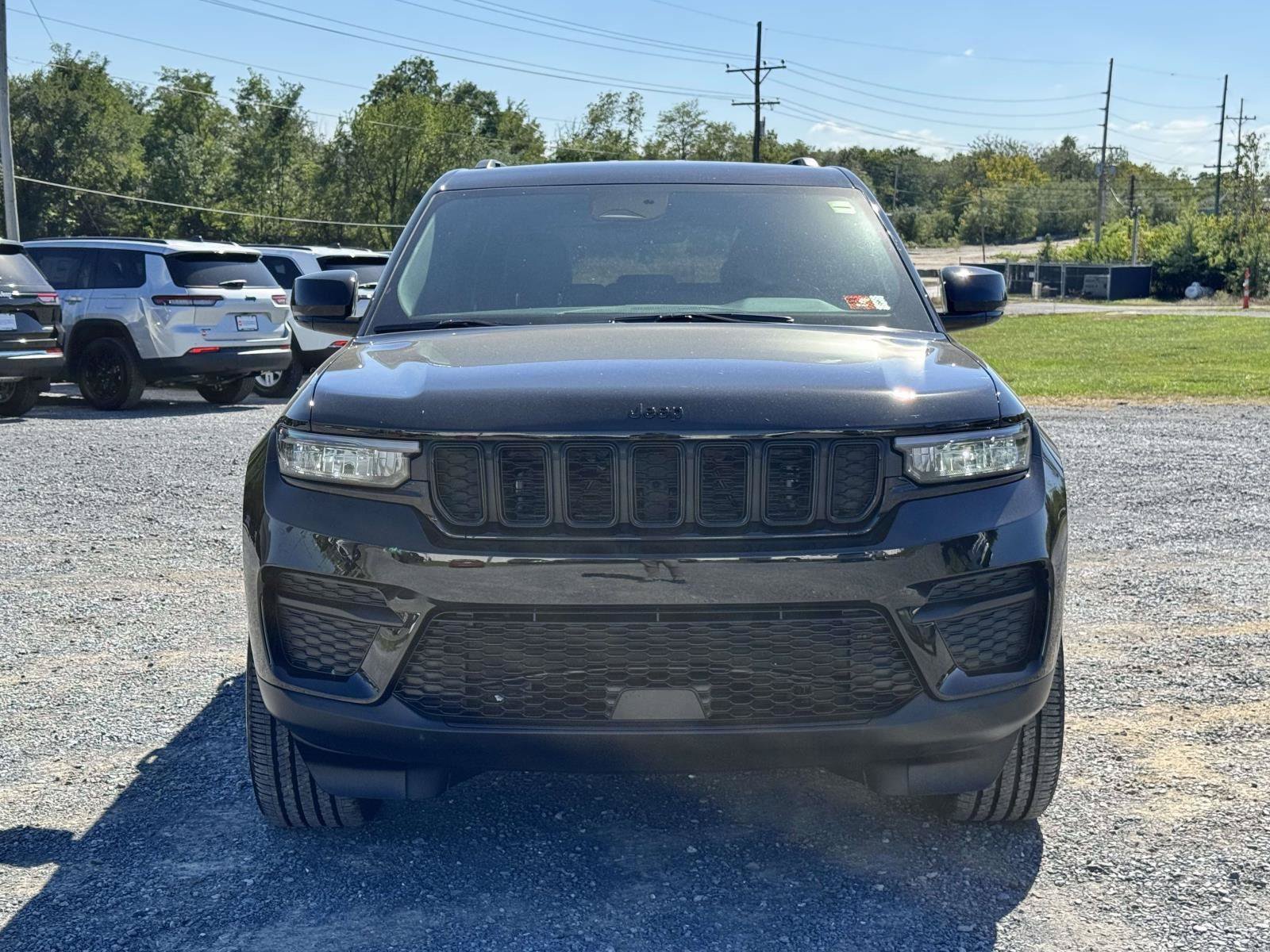 New 2025 Jeep Grand Cherokee Altitude AWD/4WD image 23