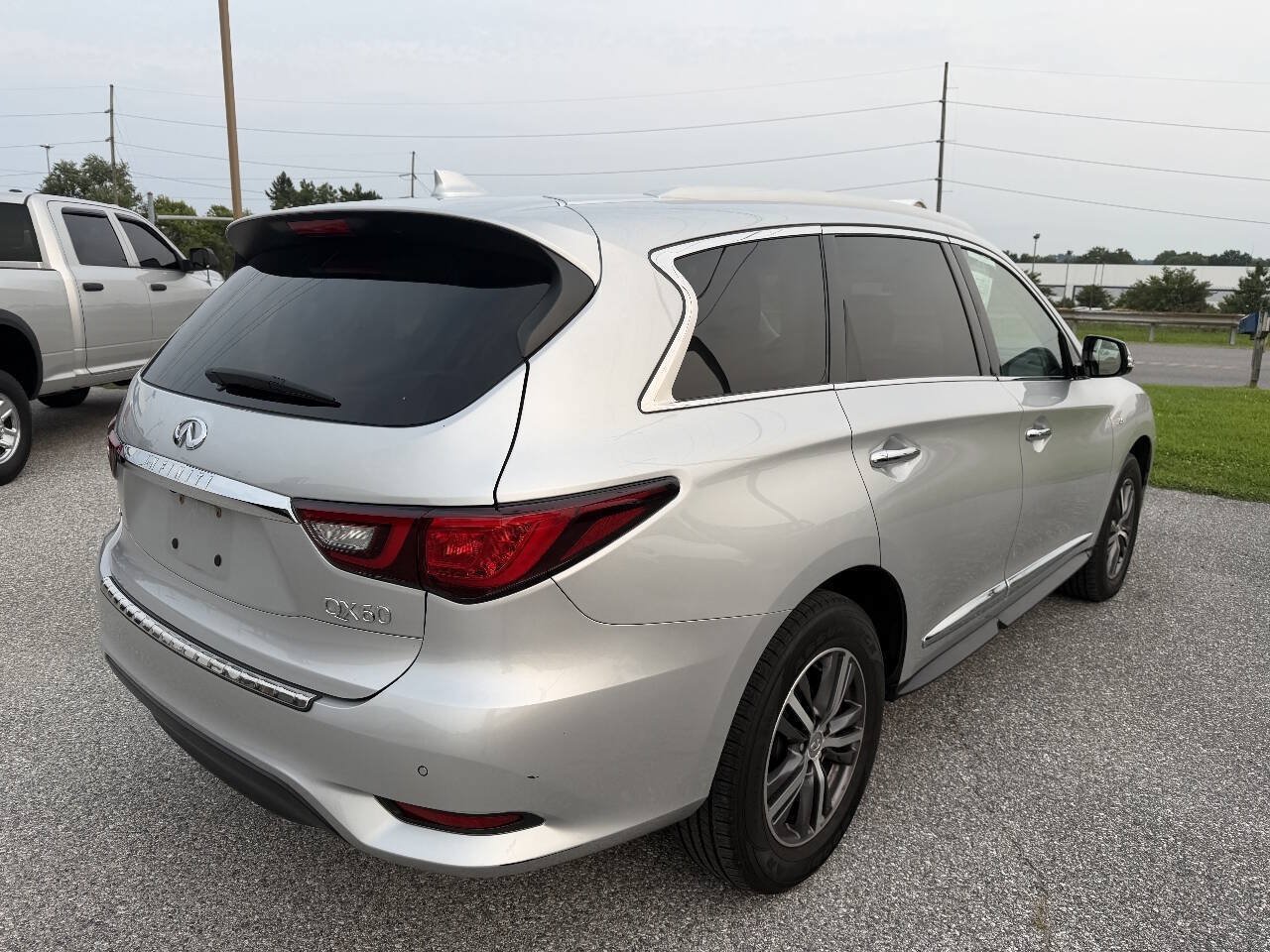 Used 2019 INFINITI QX60 Luxe w/ Essential Package AWD/4WD image 7