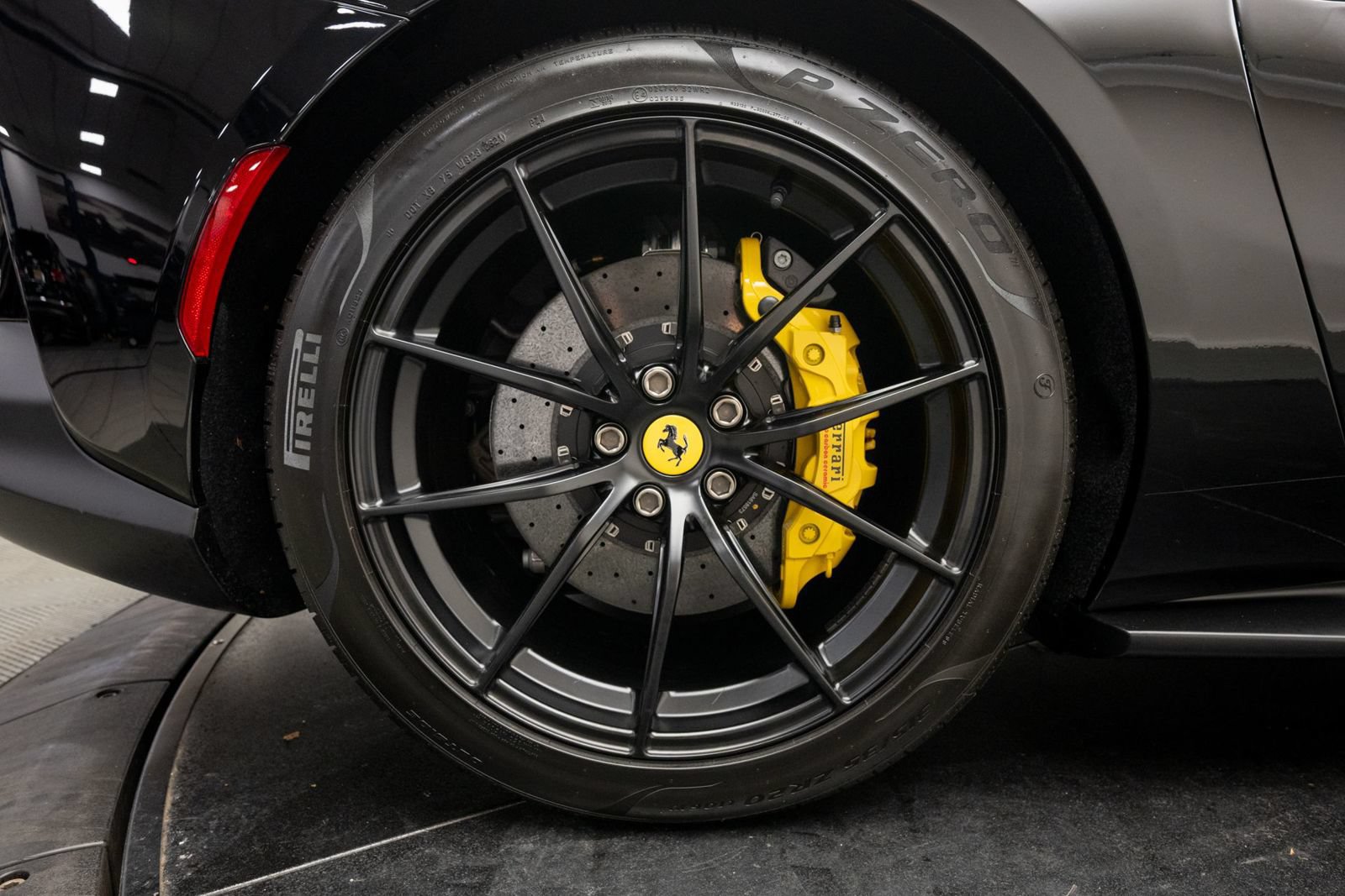 Used 2022 Ferrari 812 GTS RWD image 46