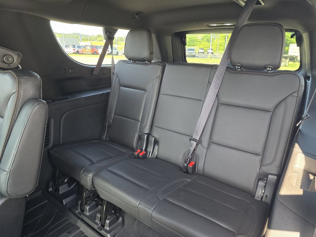 Used 2021 Chevrolet Suburban High Country w/ Premium Package AWD/4WD image 12