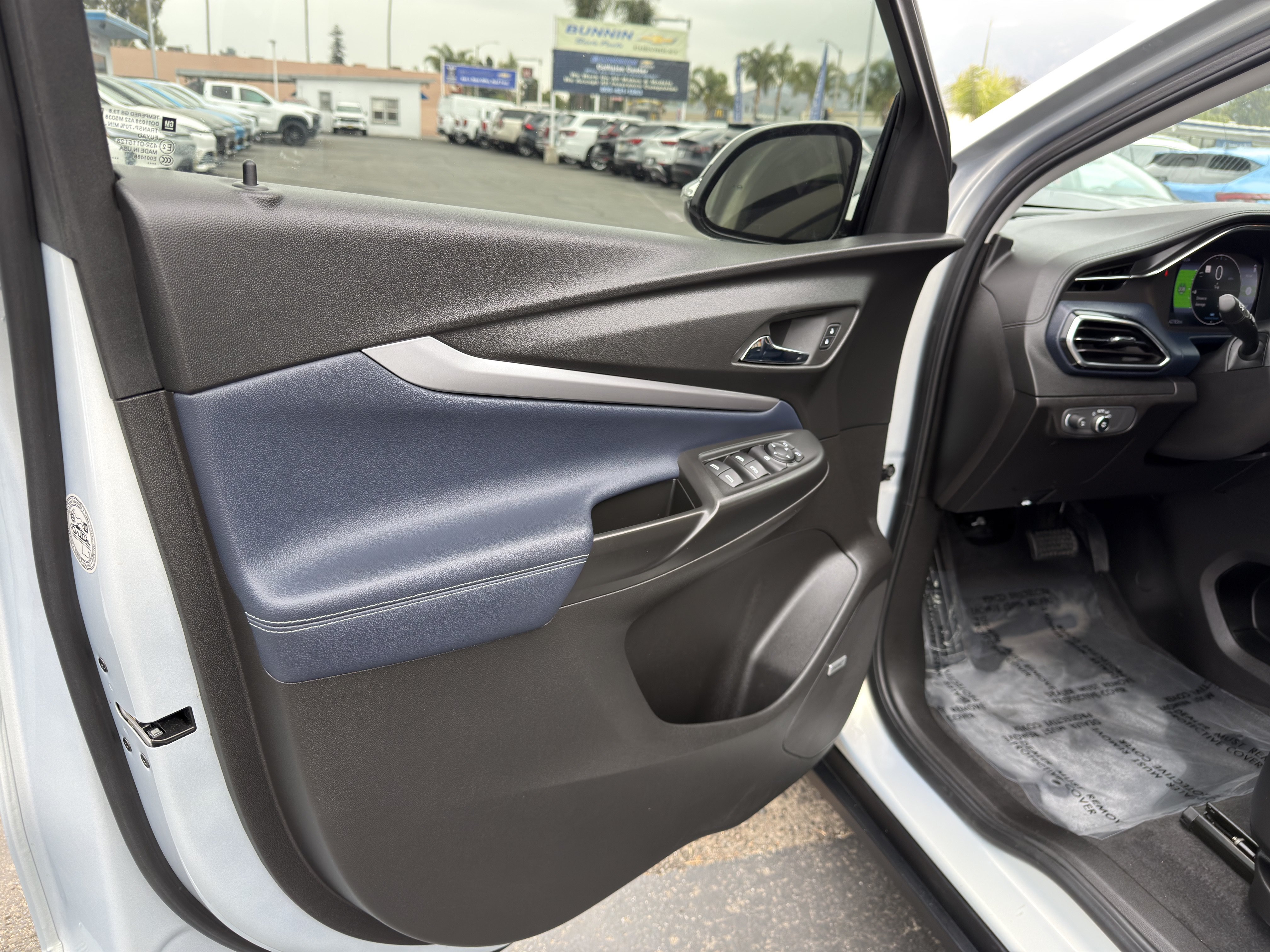 Used 2023 Chevrolet Bolt EUV Premier w/ Sun & Sound Package FWD image 23