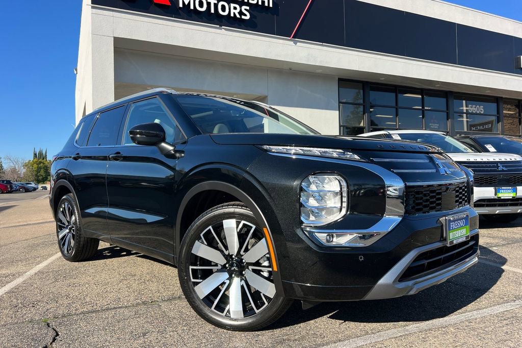 New 2026 Mitsubishi Outlander SEL image 2