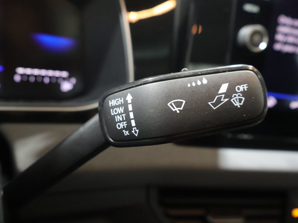 Used 2025 Volkswagen Jetta SE FWD image 40