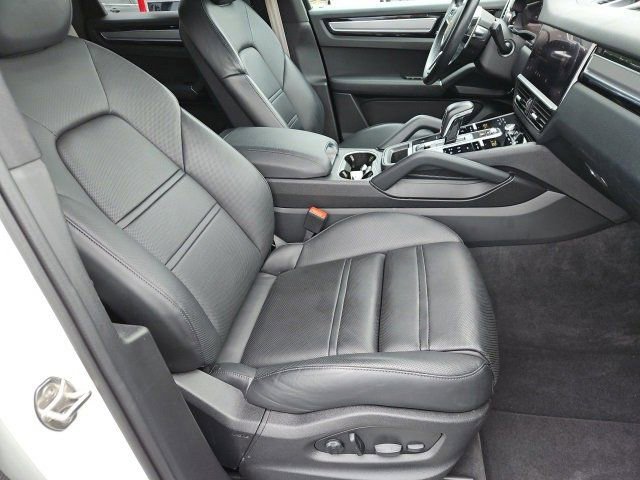 Used 2022 Porsche Cayenne Platinum Edition image 18