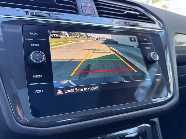 Certified 2022 Volkswagen Tiguan SE w/ Panoramic Sunroof Package AWD/4WD image 15