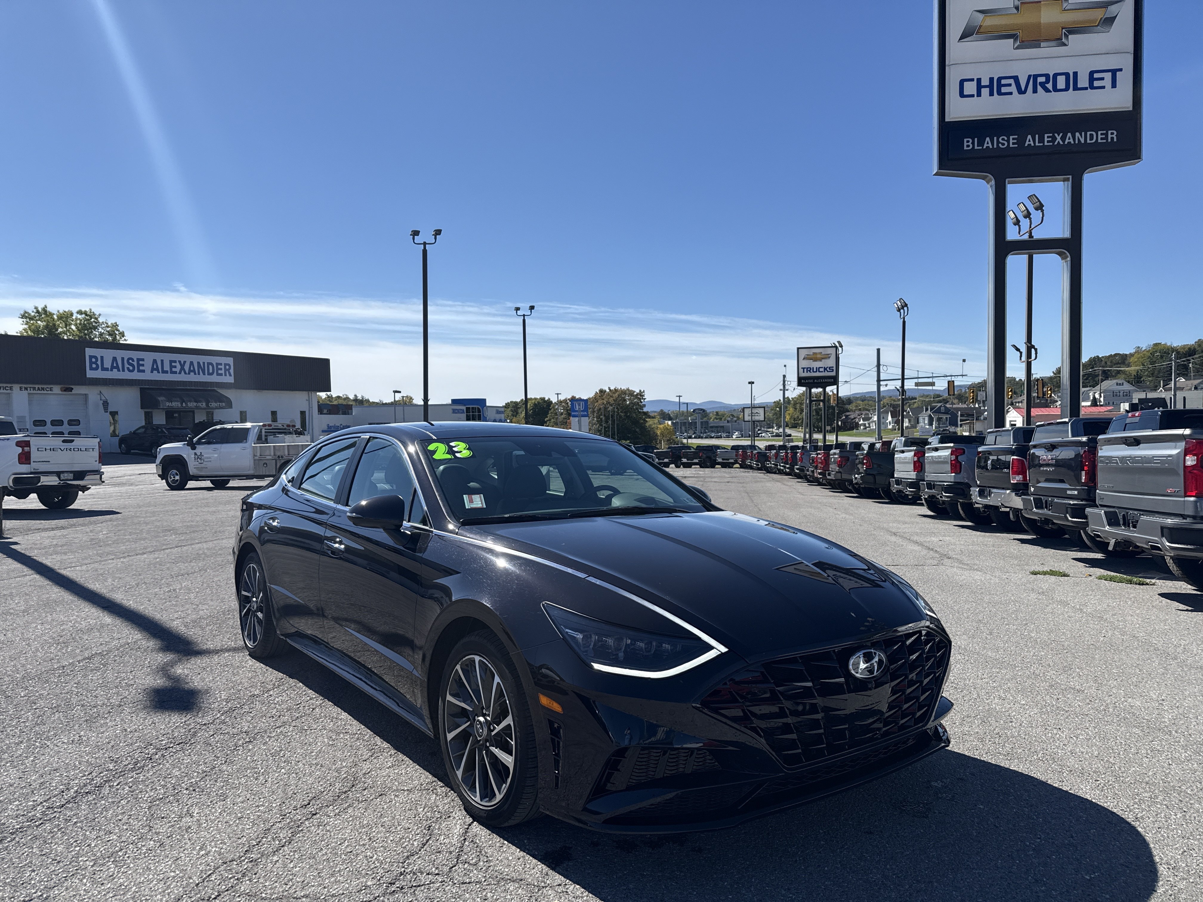 Used 2023 Hyundai Sonata Limited FWD image 1