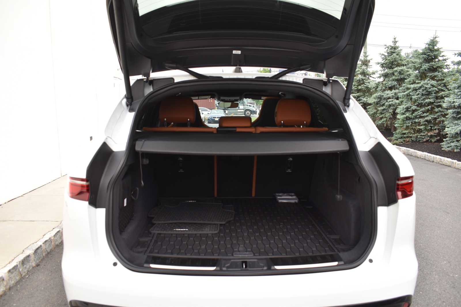 Used 2024 Jaguar F-PACE R-Dynamic S AWD/4WD image 14