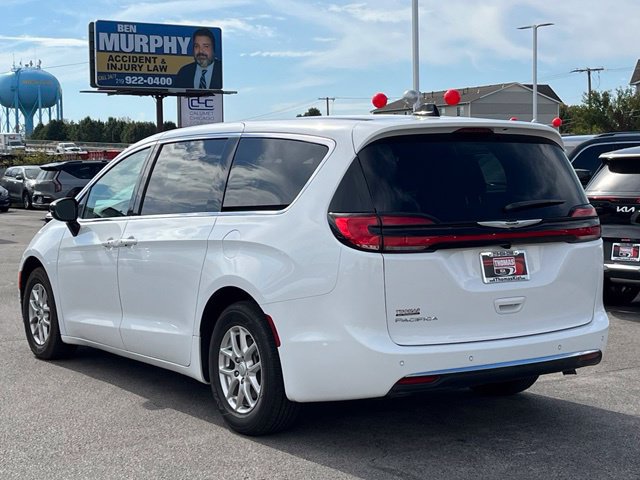 Used 2026 Chrysler Pacifica Select FWD image 9