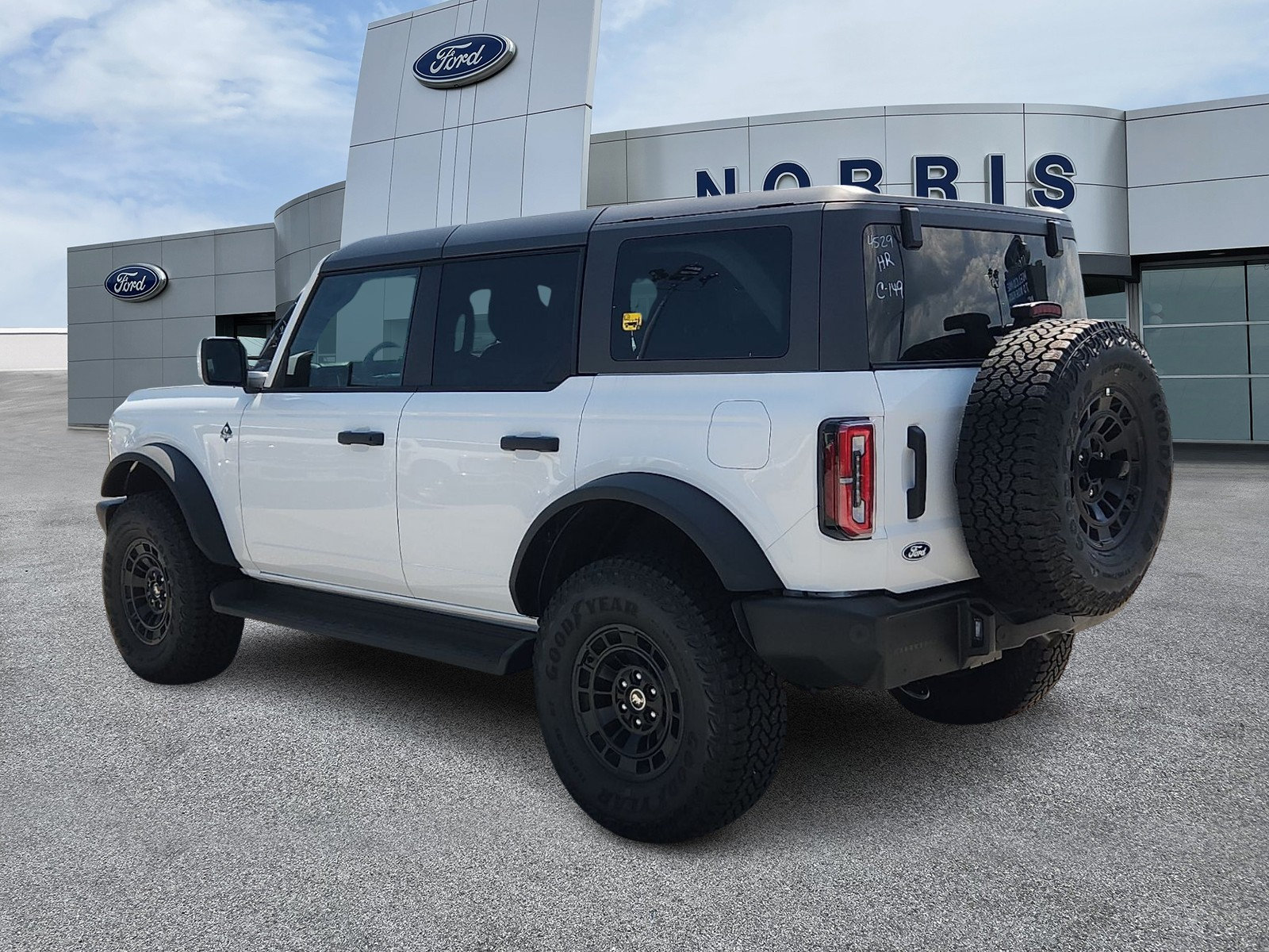 New 2026 Ford Bronco Outer Banks w/ Sasquatch Package AWD/4WD image 3