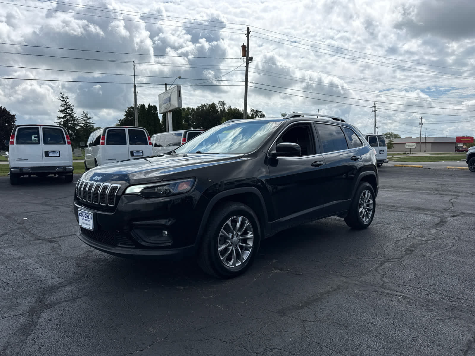 Used 2019 Jeep Cherokee Latitude Plus w/ Cold Weather Group AWD/4WD image 1