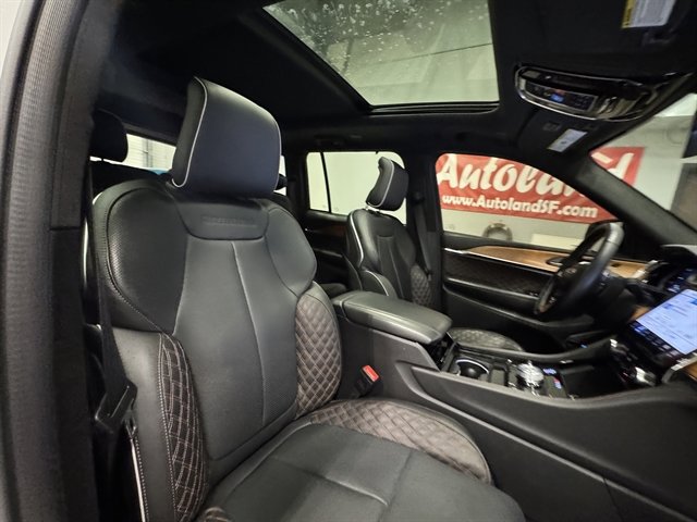 Used 2022 Jeep Grand Cherokee Summit AWD/4WD image 11
