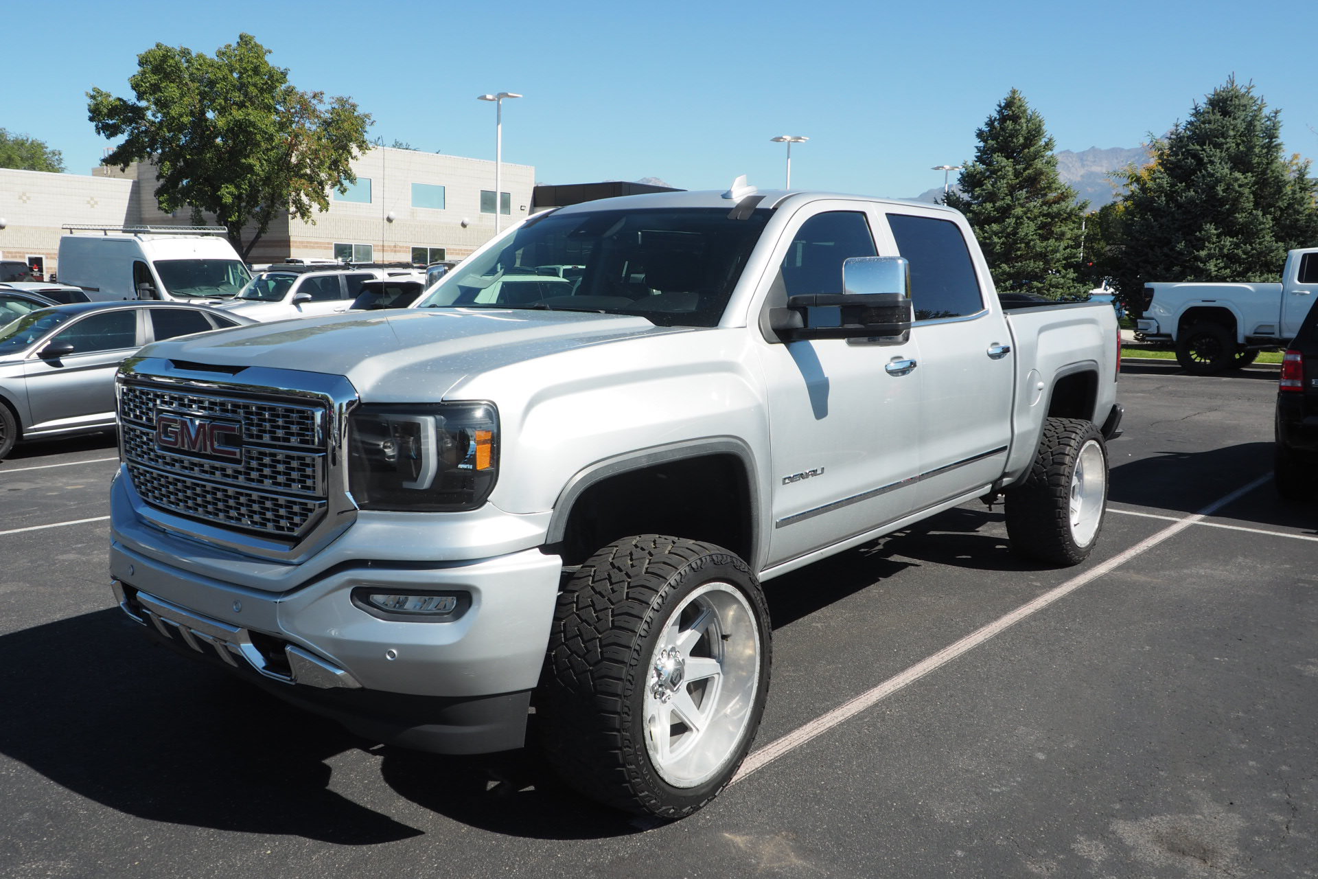 Used 2018 GMC Sierra 1500 Denali AWD/4WD image 1