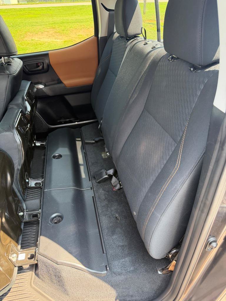 Used 2020 Toyota Tacoma SR5 RWD image 9