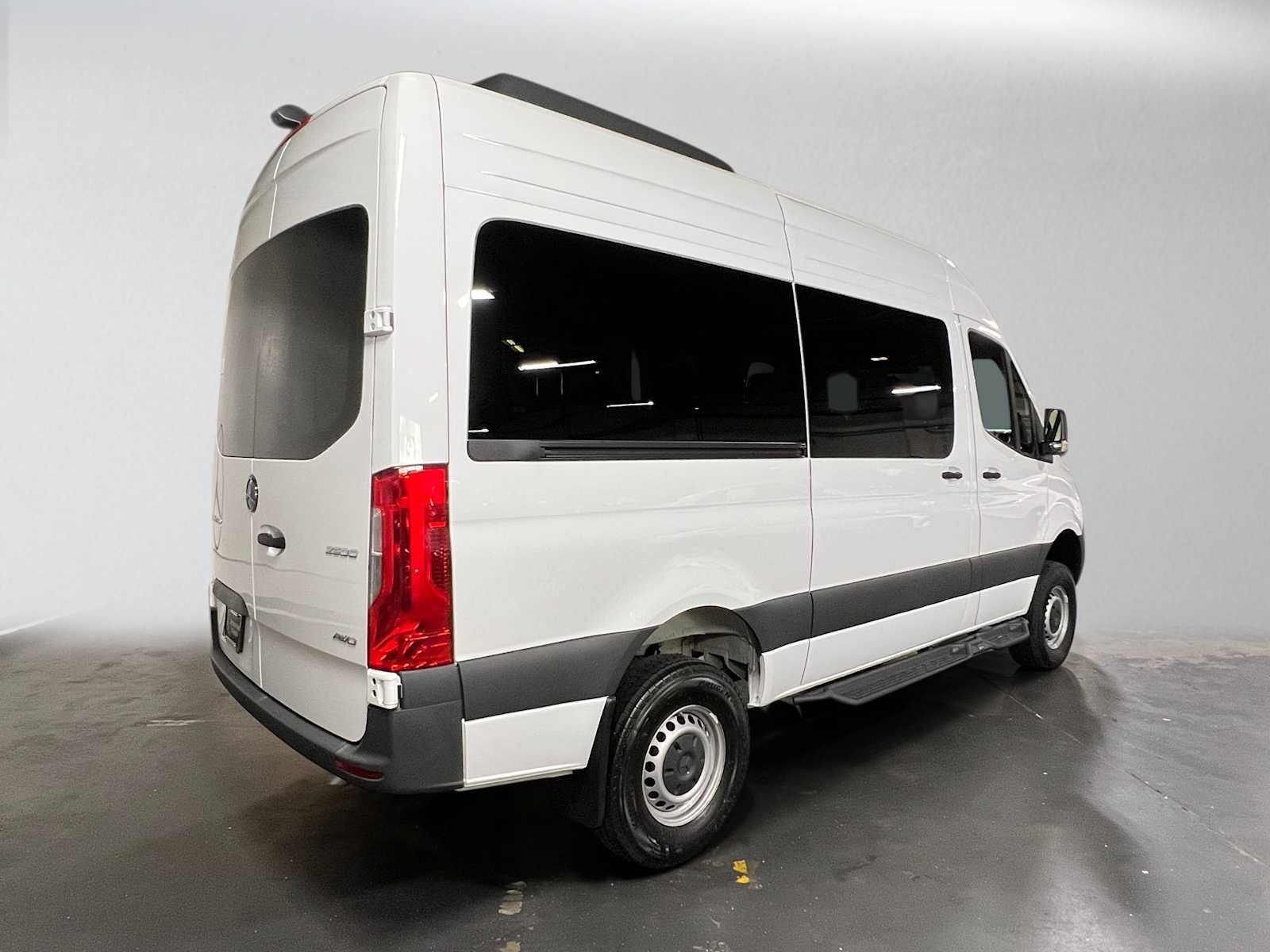 Used 2025 Mercedes-Benz Sprinter 2500 image 3