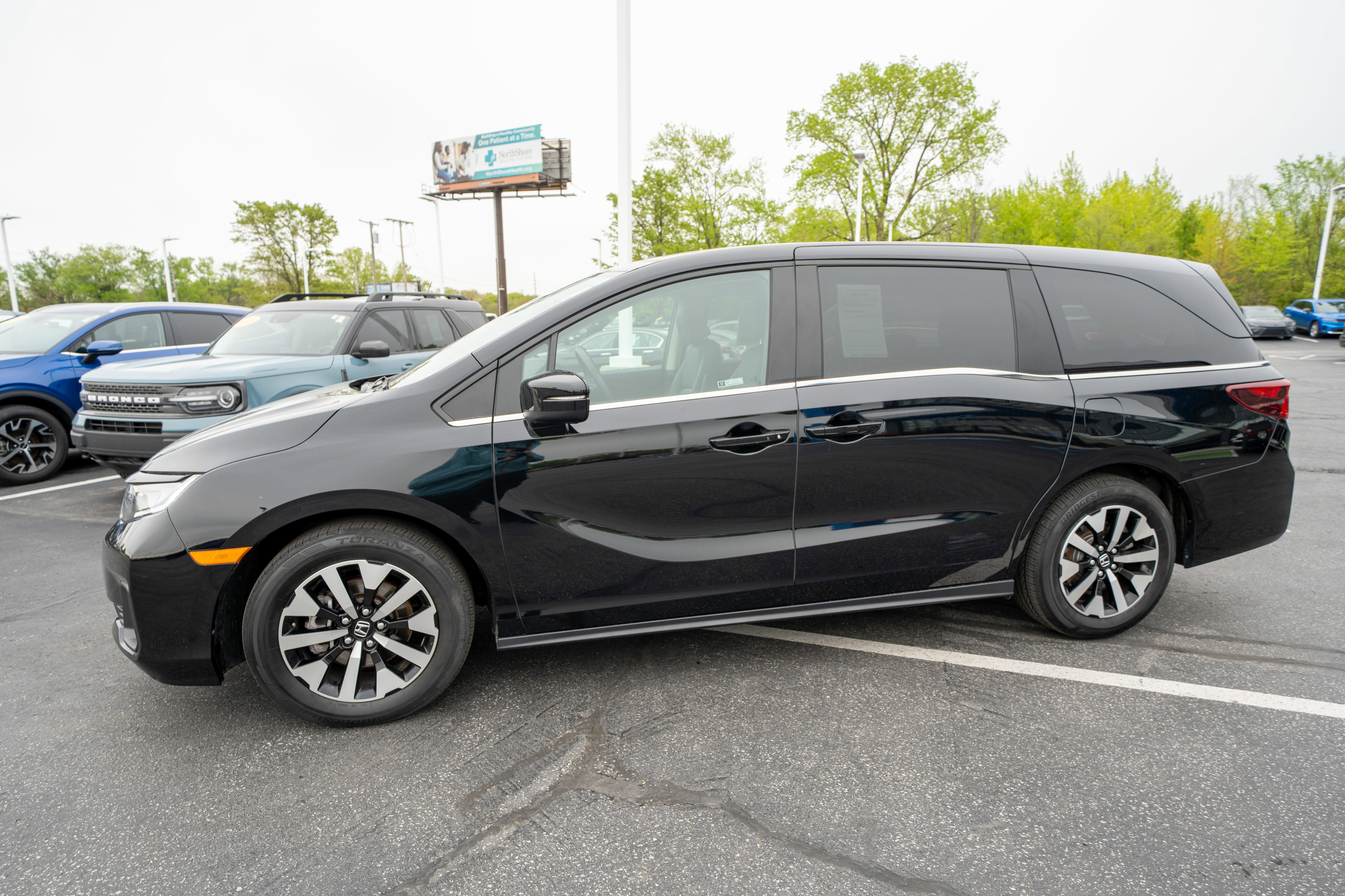 Used 2025 Honda Odyssey EX-L image 3