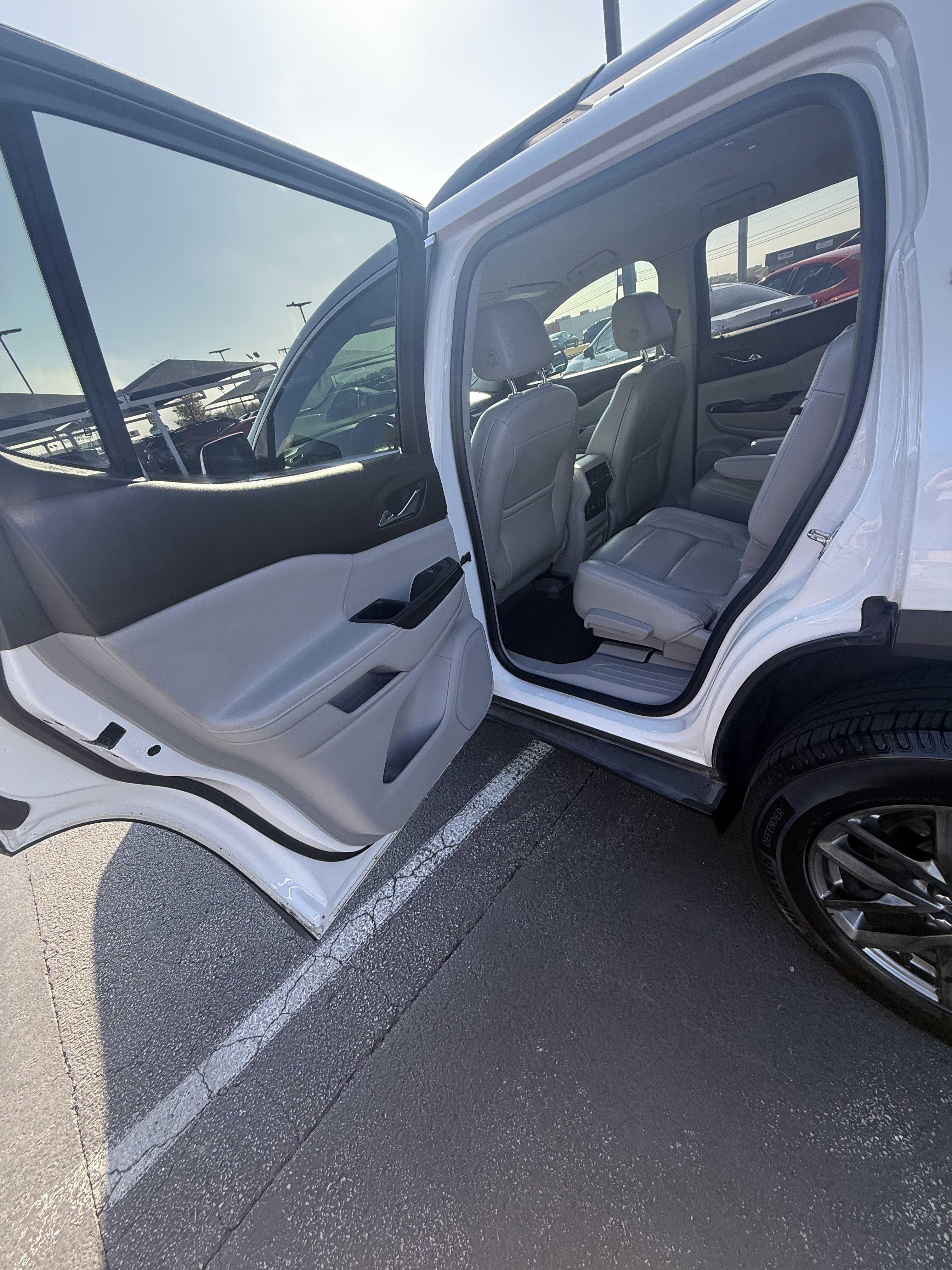 Used 2019 GMC Acadia SLT image 12