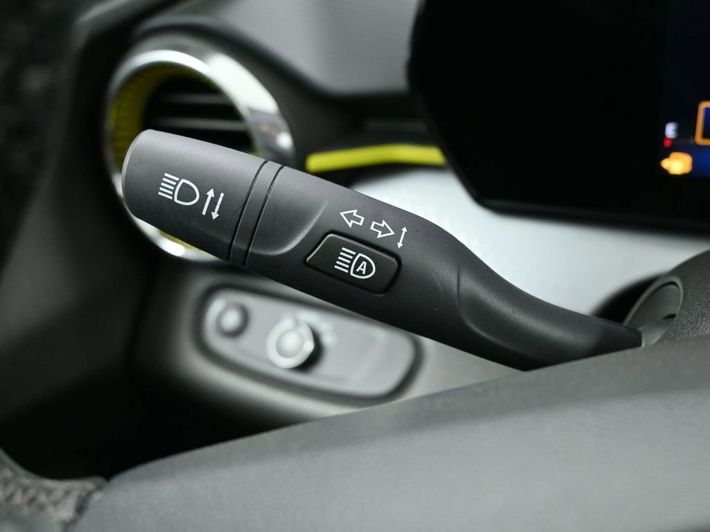 Used 2025 Chevrolet Trax LT w/ LT Convenience Package image 25