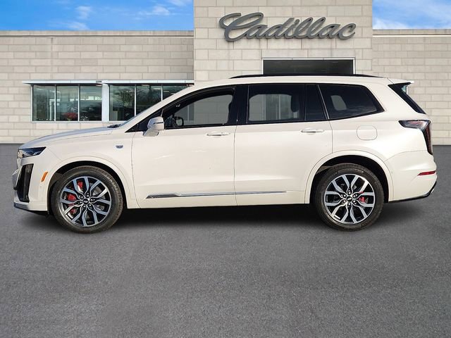 Used 2022 Cadillac XT6 Sport w/ Technology Package image 2