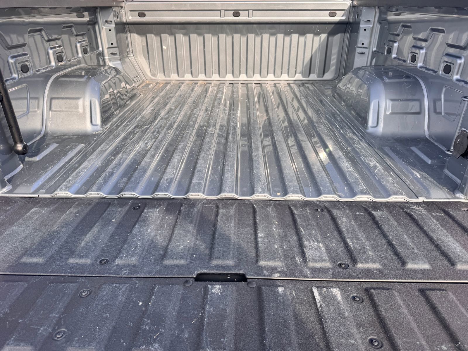 Used 2025 GMC Sierra 1500 SLT image 6