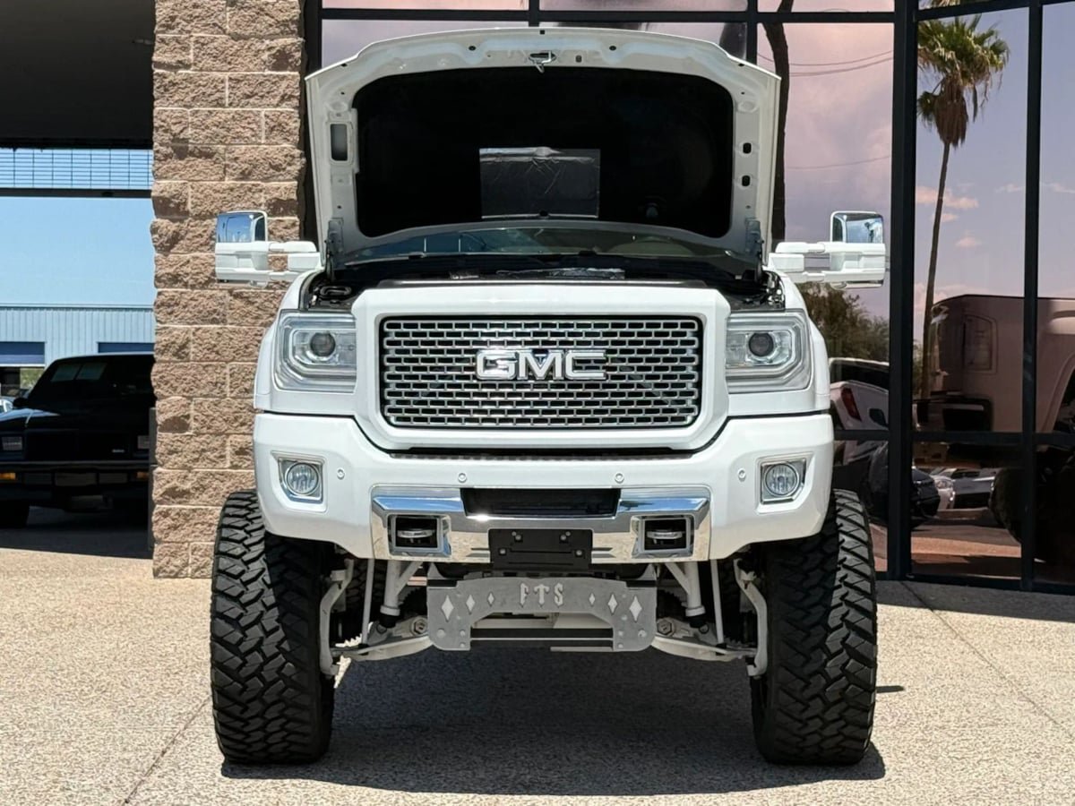 Used 2017 GMC Sierra 3500 Denali w/ Duramax Plus Package AWD/4WD image 21