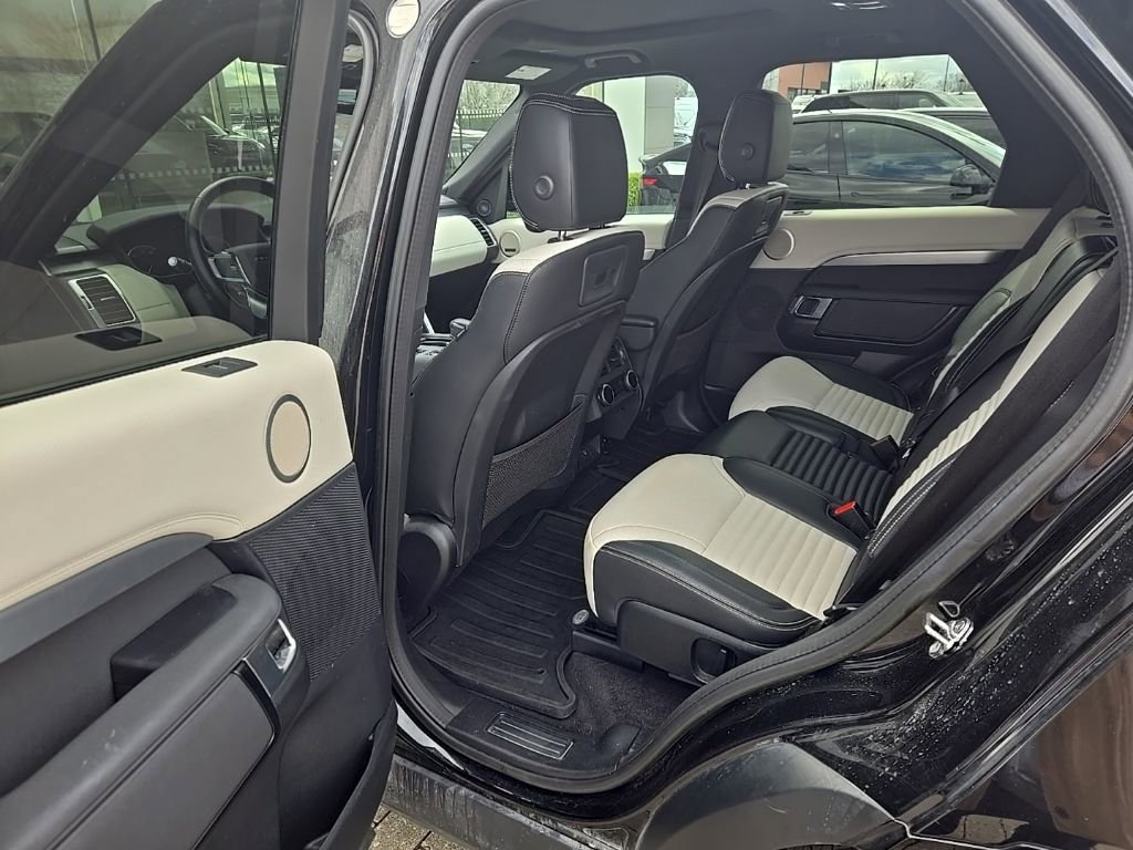 Used 2023 Land Rover Discovery S R-Dynamic image 17