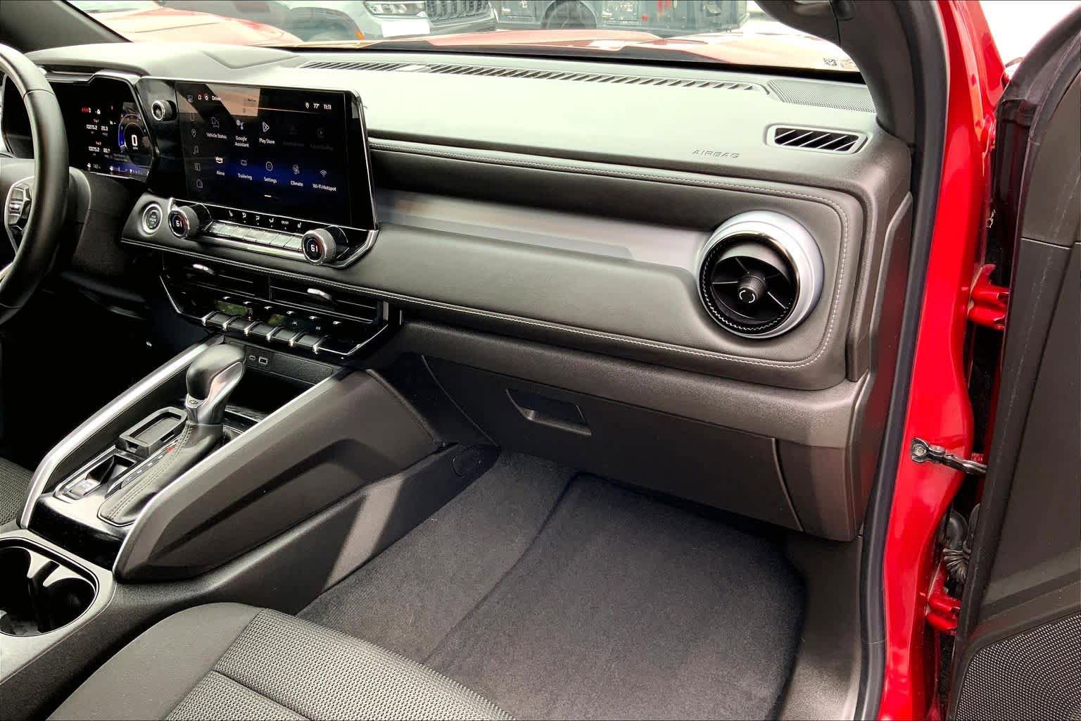 Used 2024 Chevrolet Colorado LT w/ LT Convenience Package II RWD image 17