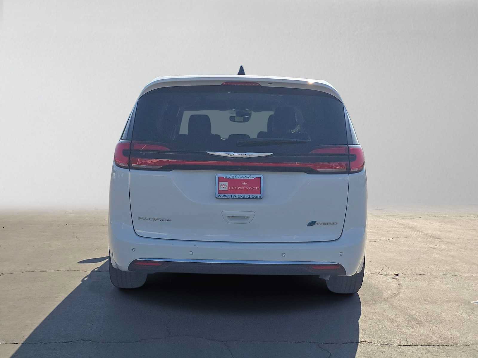 Used 2024 Chrysler Pacifica Limited FWD image 4